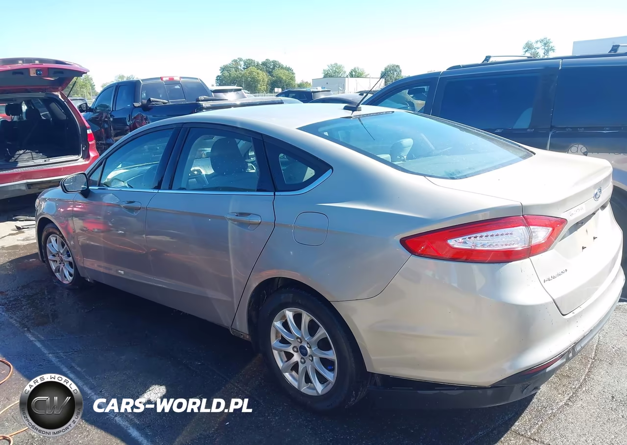 2015 Ford Fusion S VIN:3FA6P0G7XFR261420 - 14