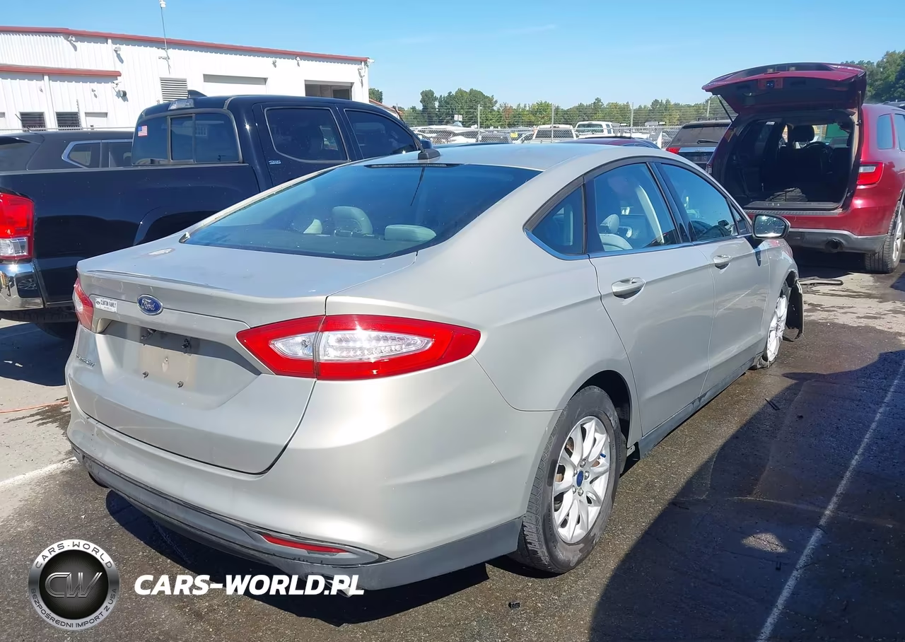 2015 Ford Fusion S VIN:3FA6P0G7XFR261420 - 4