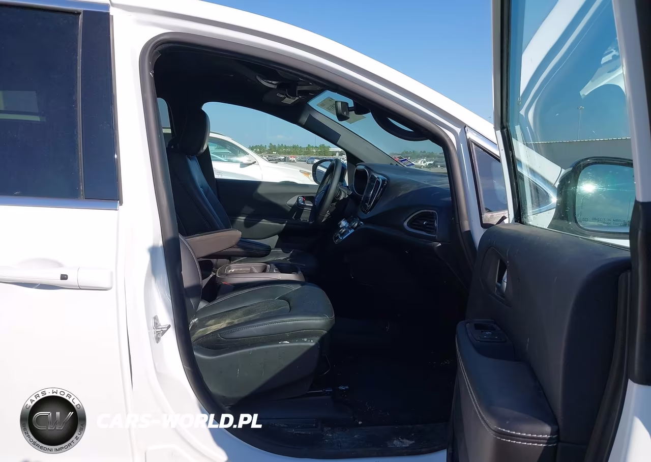 2027 Chrysler Pacifica VIN:2C4RC1BG1VR566826 - 5
