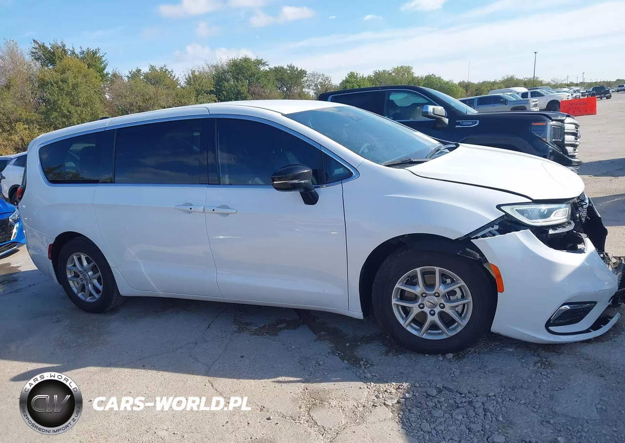 2025 Chrysler Pacifica Select VIN:2C4RC1BG8SR509373 - 13