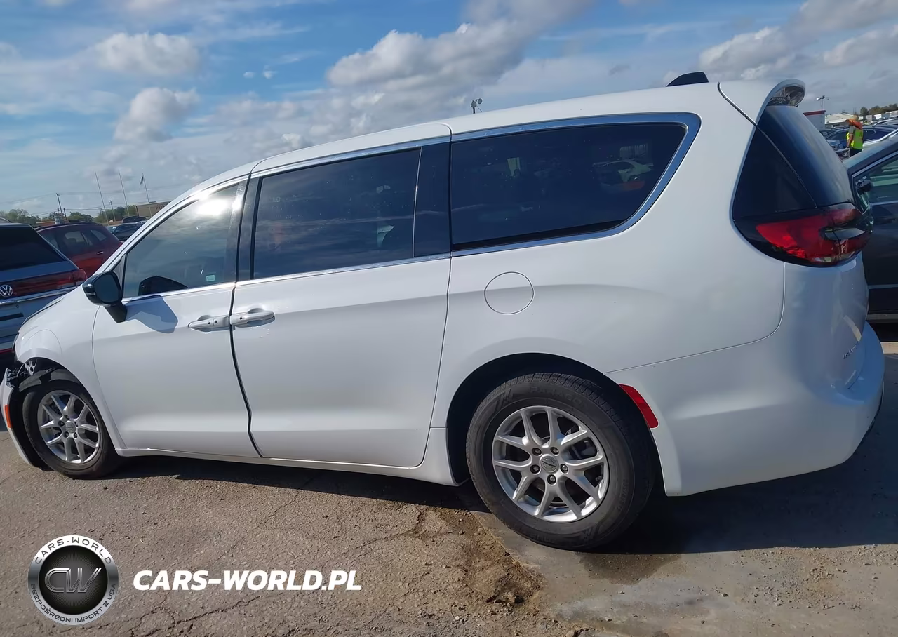 2025 Chrysler Pacifica Select VIN:2C4RC1BG8SR509373 - 14