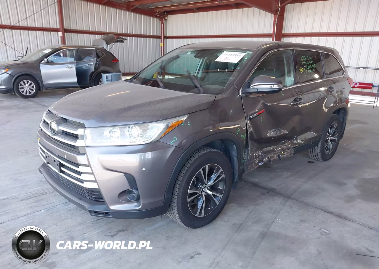 2019 Toyota Highlander Le VIN:5TDBZRFH2KS946035 - 2
