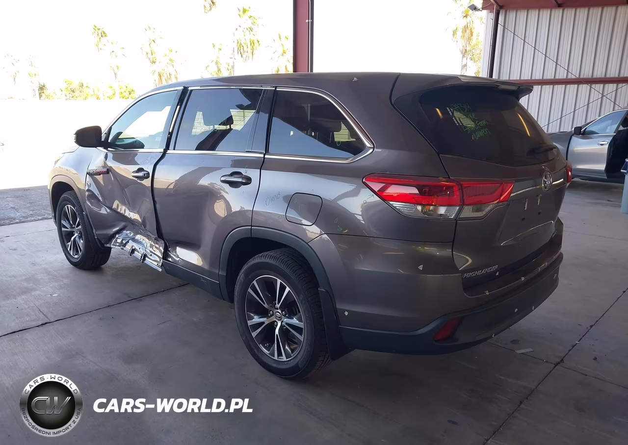 2019 Toyota Highlander Le VIN:5TDBZRFH2KS946035 - 3