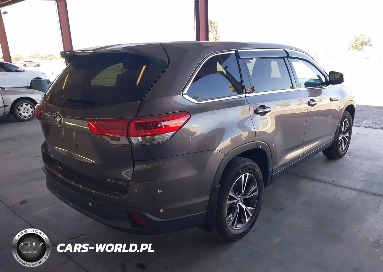 2019 Toyota Highlander Le VIN:5TDBZRFH2KS946035 - 4
