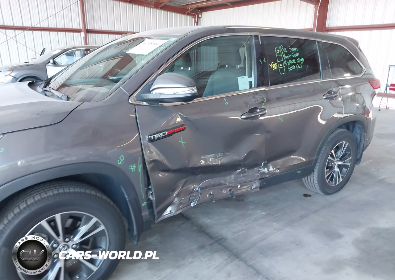 2019 Toyota Highlander Le VIN:5TDBZRFH2KS946035 - 6