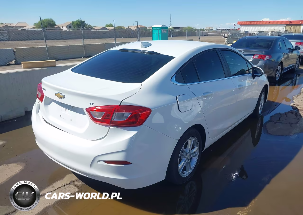 2017 Chevrolet Cruze Lt Auto VIN:1G1BE5SM1H7156034 - 4