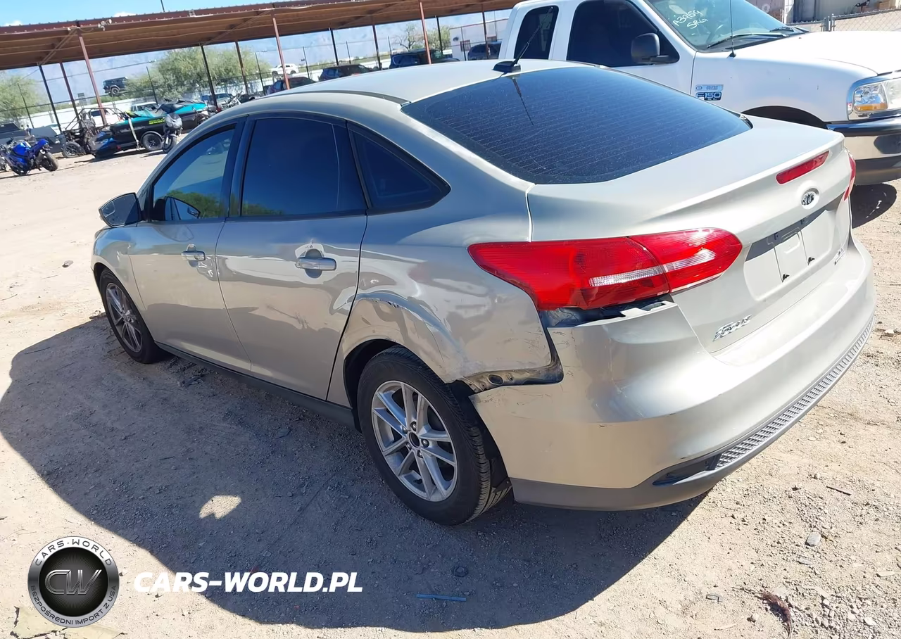 2016 Ford Focus Se VIN:1FADP3F22GL365446 - 3