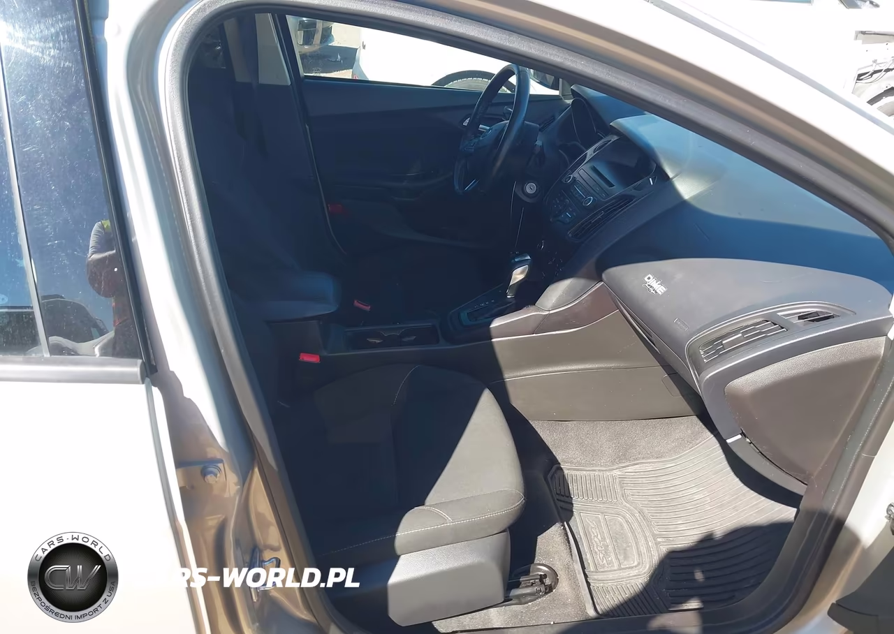 2016 Ford Focus Se VIN:1FADP3F22GL365446 - 5