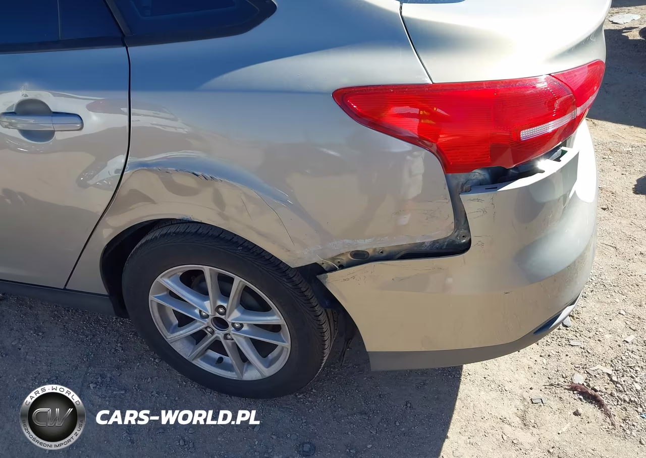 2016 Ford Focus Se VIN:1FADP3F22GL365446 - 6