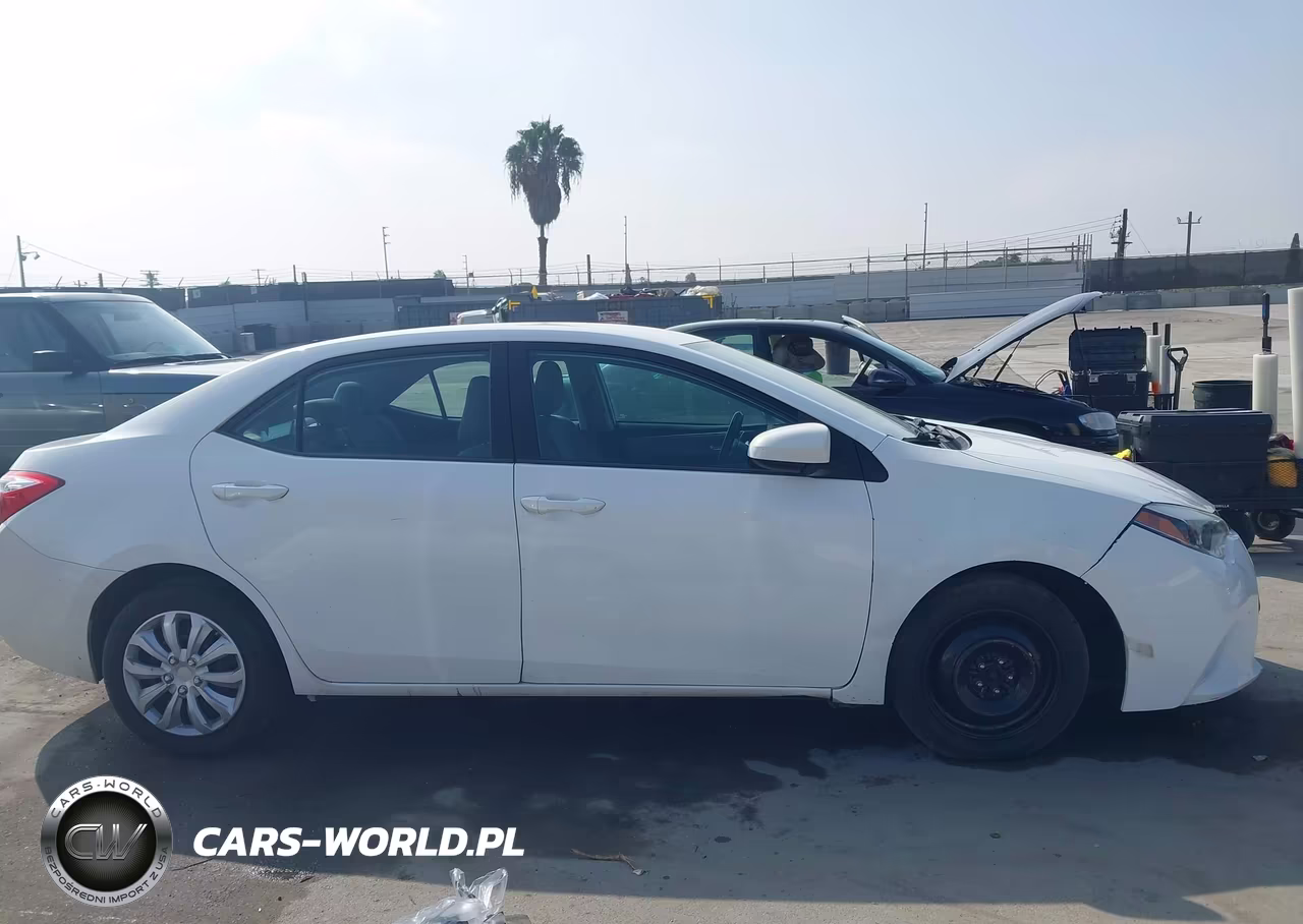 2015 Toyota Corolla Le VIN:2T1BURHE2FC404806 - 13