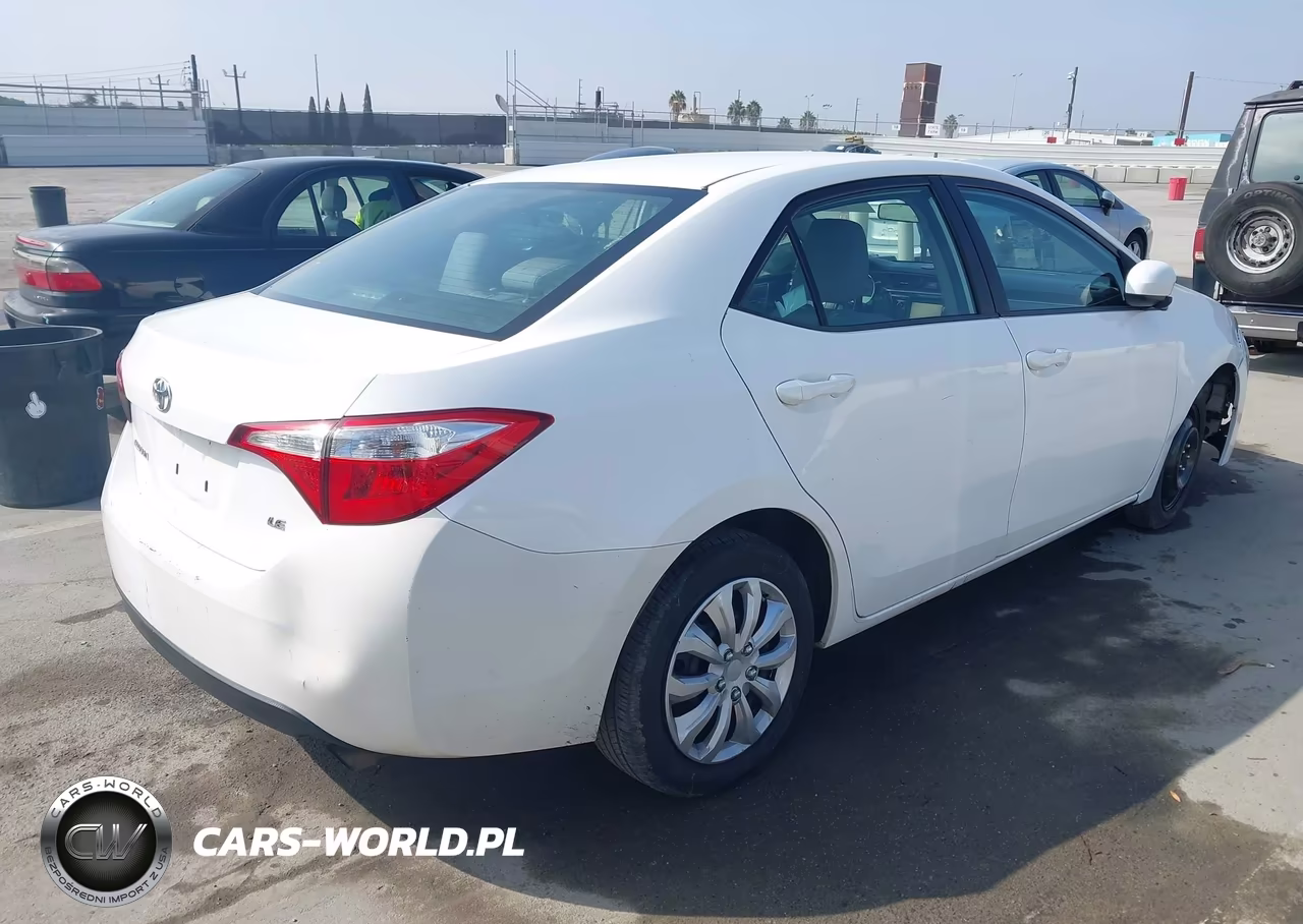 2015 Toyota Corolla Le VIN:2T1BURHE2FC404806 - 4