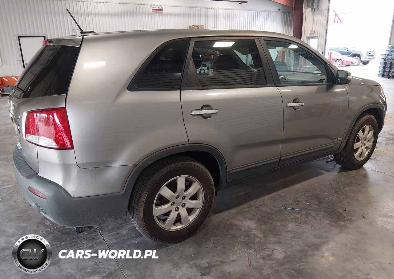 2012 Kia Sorento Lx VIN:5XYKTCA68CG206802 - 4