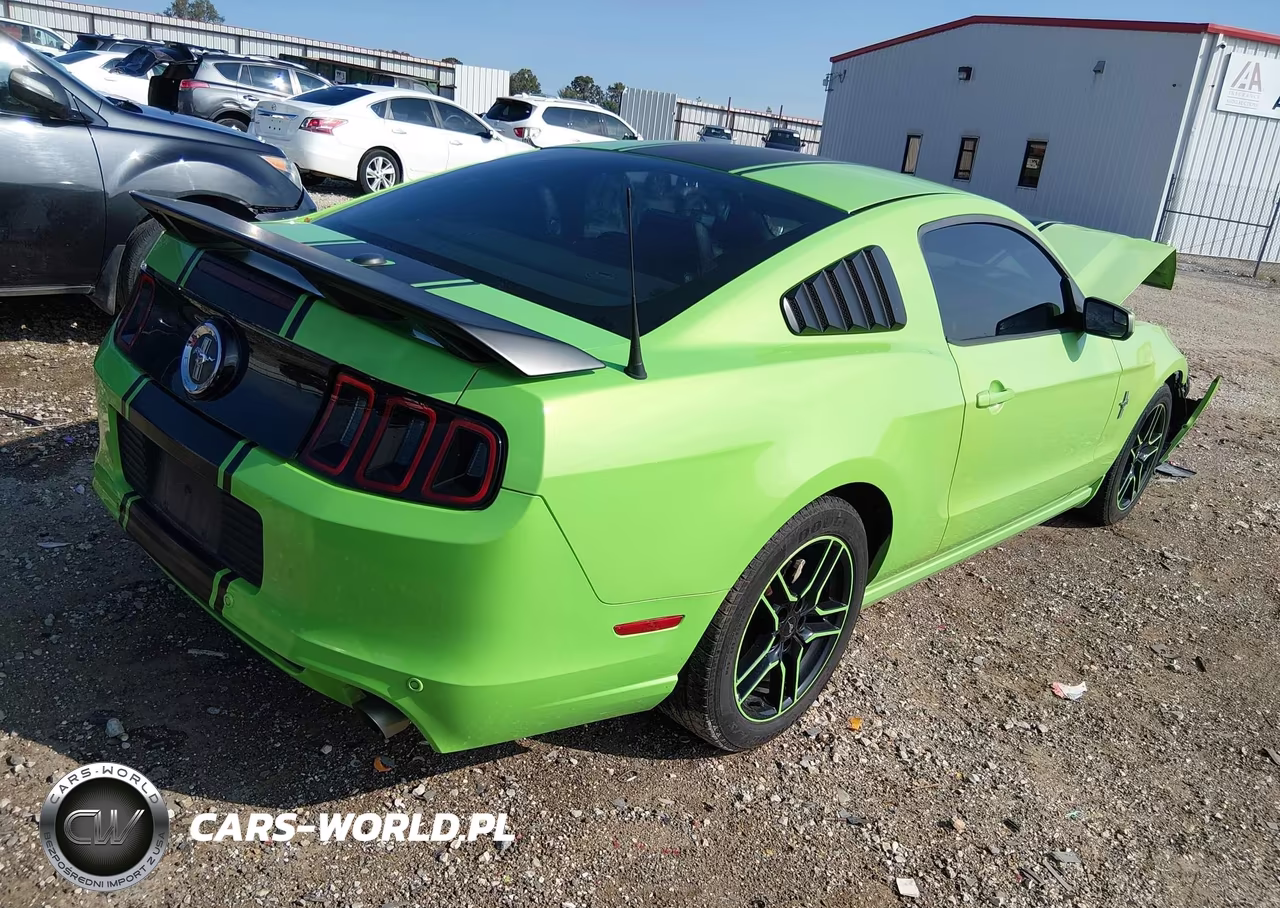 2014 Ford Mustang V6 Premium VIN:1ZVBP8AM4E5313502 - 4