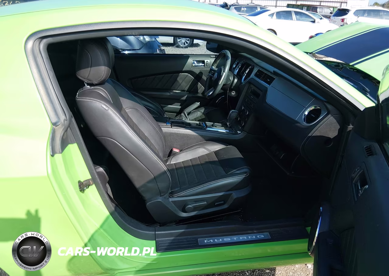 2014 Ford Mustang V6 Premium VIN:1ZVBP8AM4E5313502 - 5
