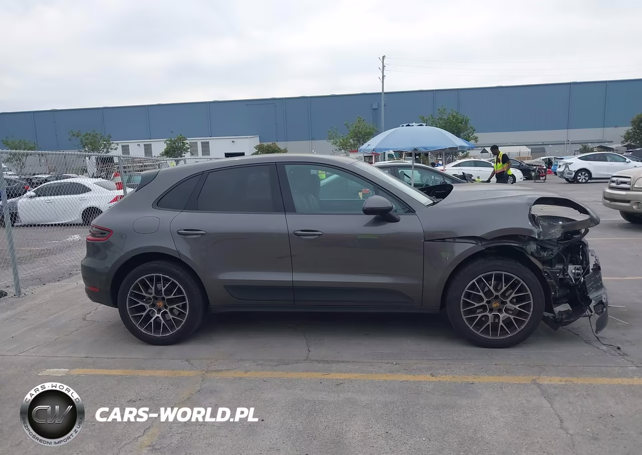 2018 Porsche Macan Sport Edition VIN:WP1AA2A50JLB07796 - 14