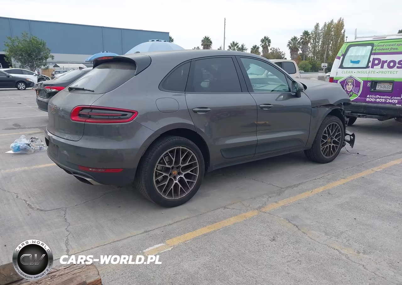 2018 Porsche Macan Sport Edition VIN:WP1AA2A50JLB07796 - 4