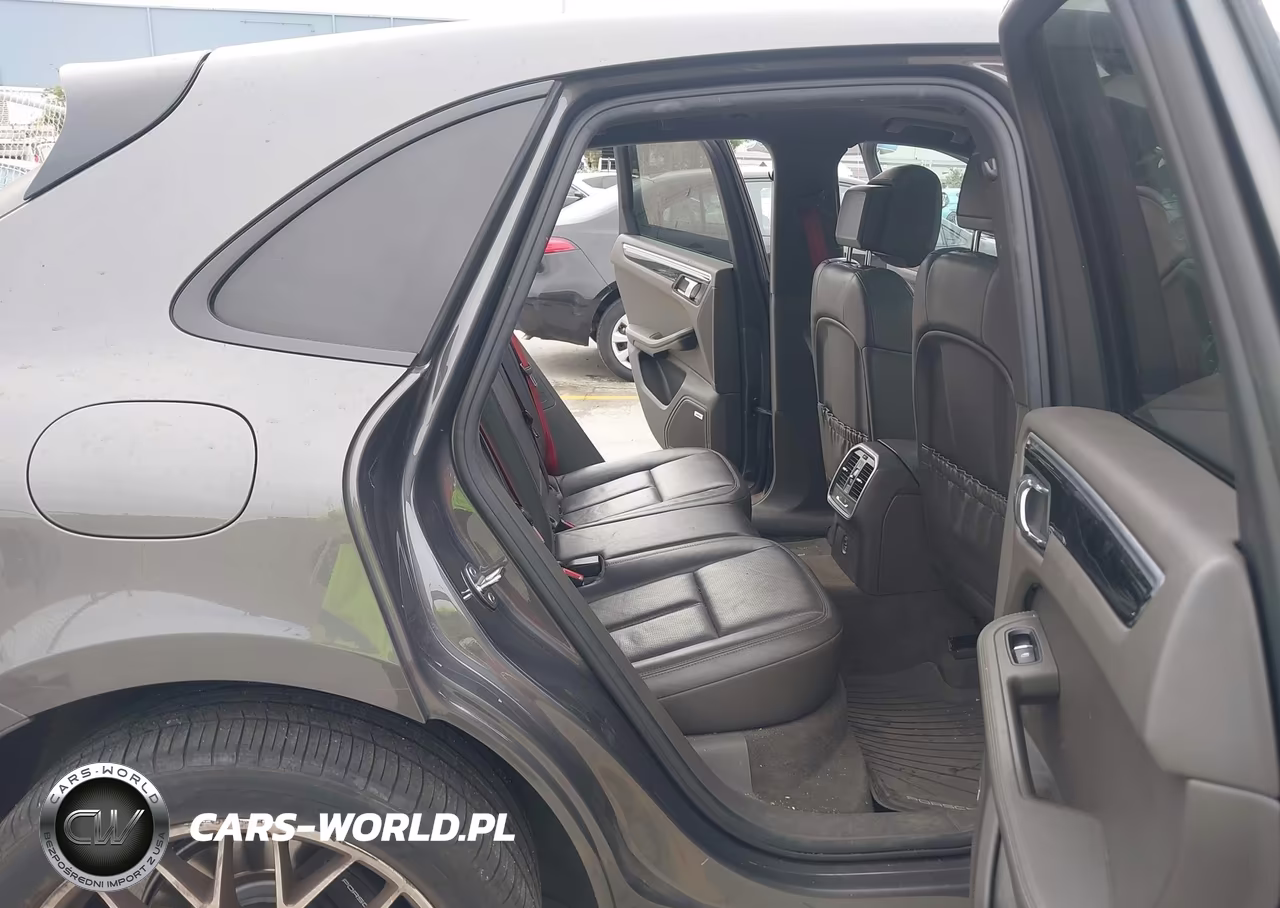 2018 Porsche Macan Sport Edition VIN:WP1AA2A50JLB07796 - 8