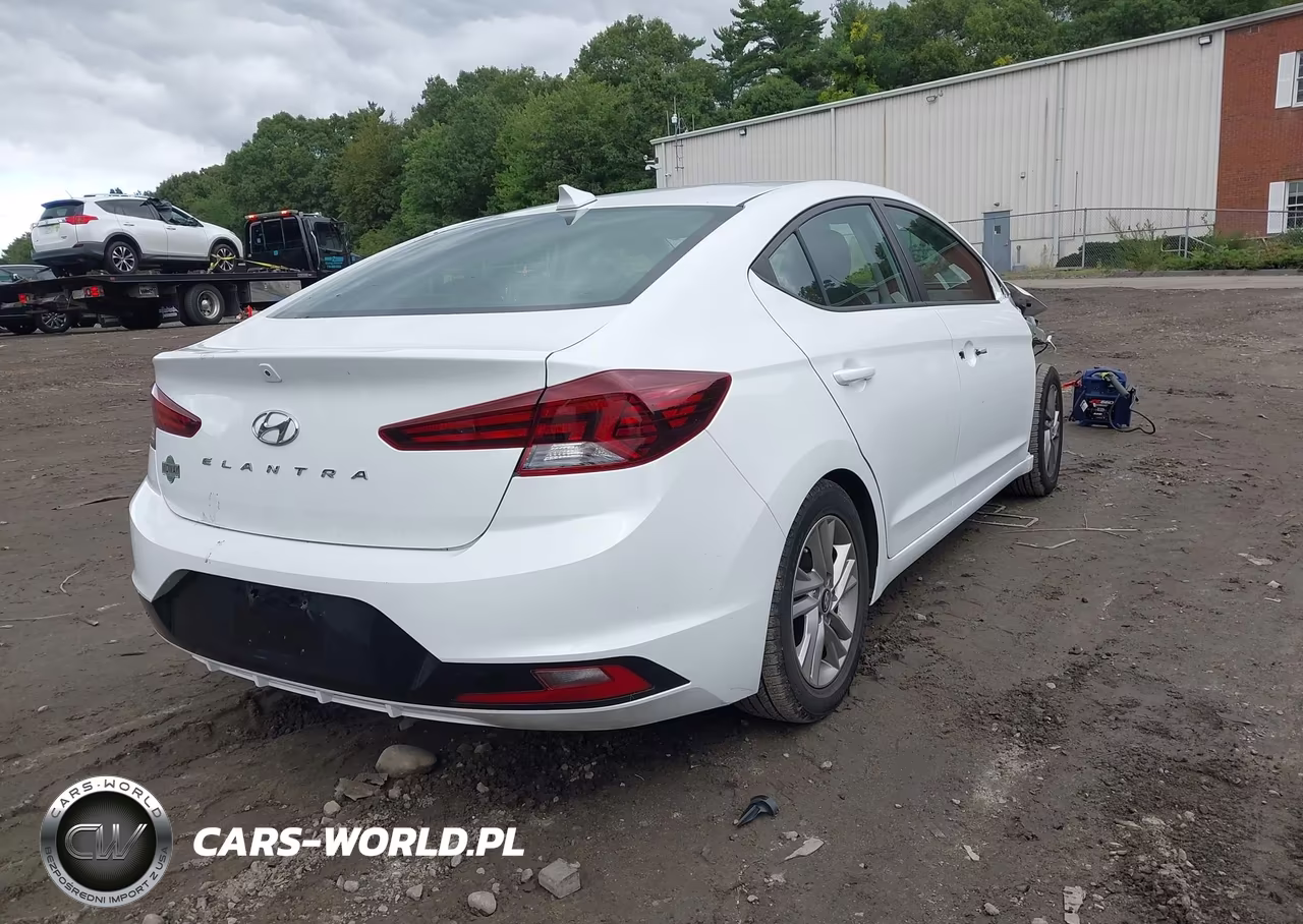 2019 Hyundai Elantra Value Edition VIN:5NPD84LF3KH420018 - 4