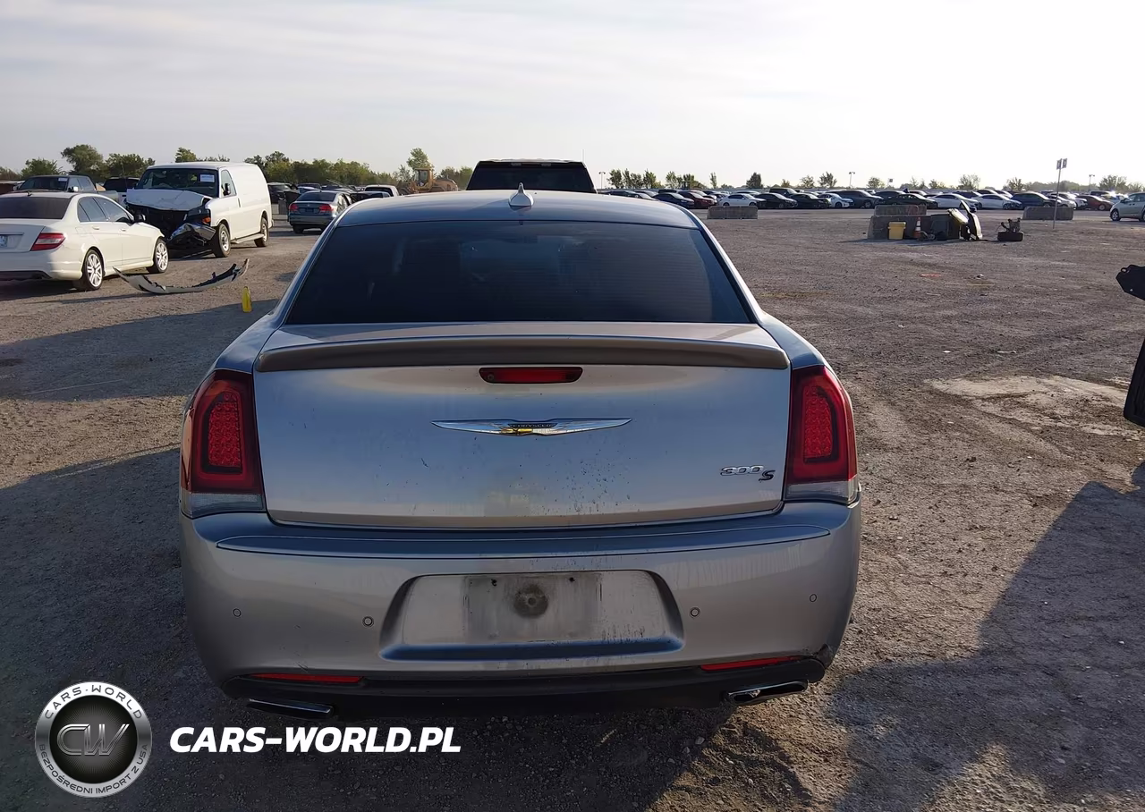 2018 Chrysler 300 300S VIN:2C3CCABG2JH245033 - 16