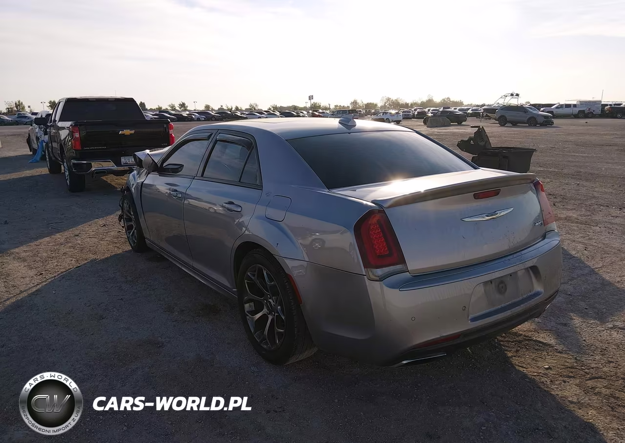 2018 Chrysler 300 300S VIN:2C3CCABG2JH245033 - 3