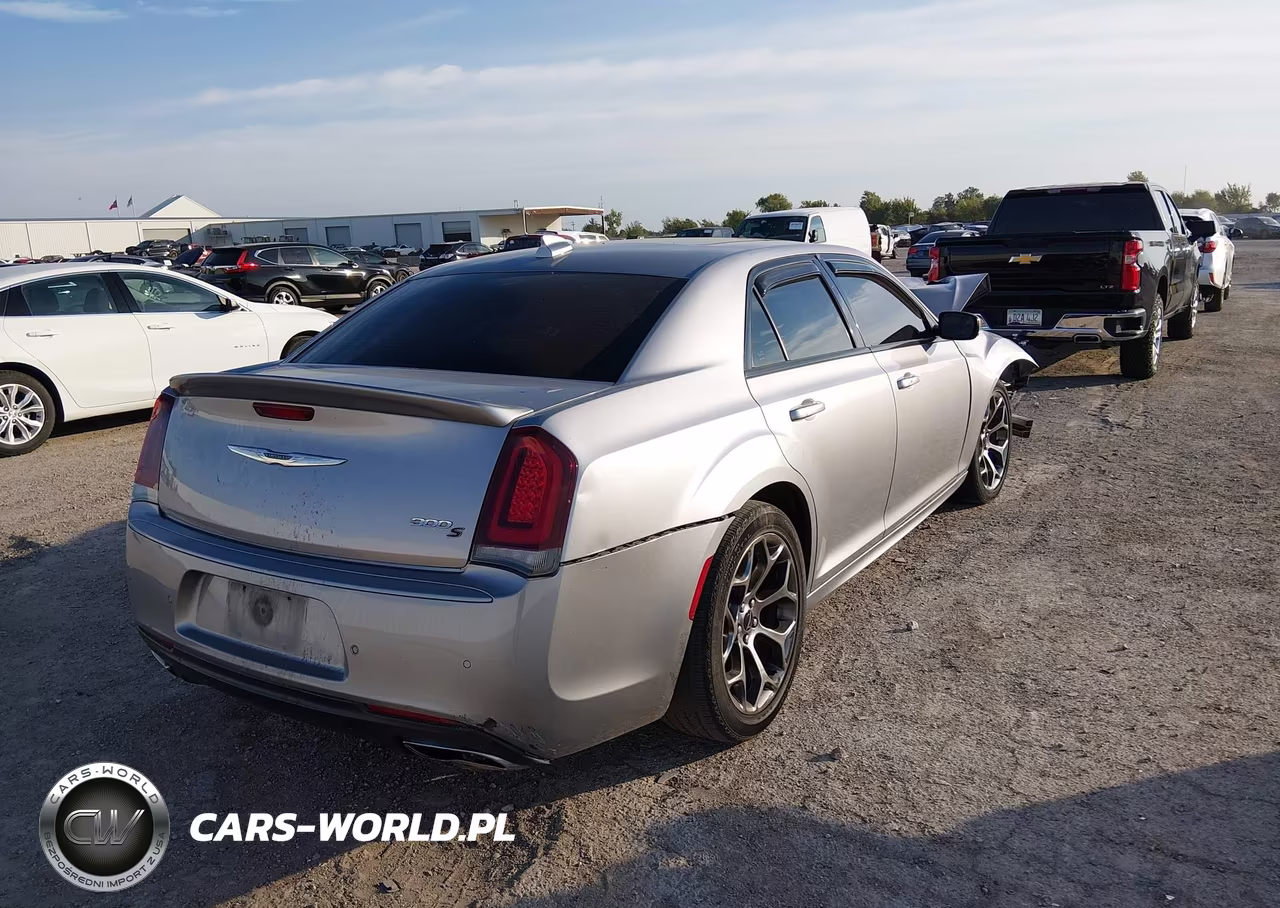 2018 Chrysler 300 300S VIN:2C3CCABG2JH245033 - 4
