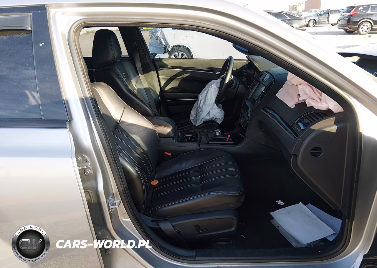 2018 Chrysler 300 300S VIN:2C3CCABG2JH245033 - 5