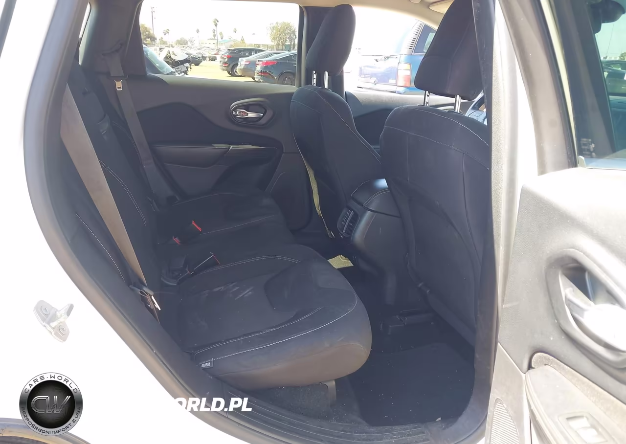 2016 Jeep Cherokee Latitude VIN:1C4PJLCB9GW164638 - 8