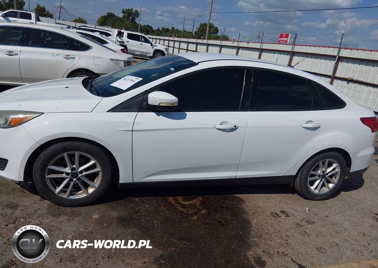 2016 Ford Focus Se VIN:1FADP3F24GL346302 - 14