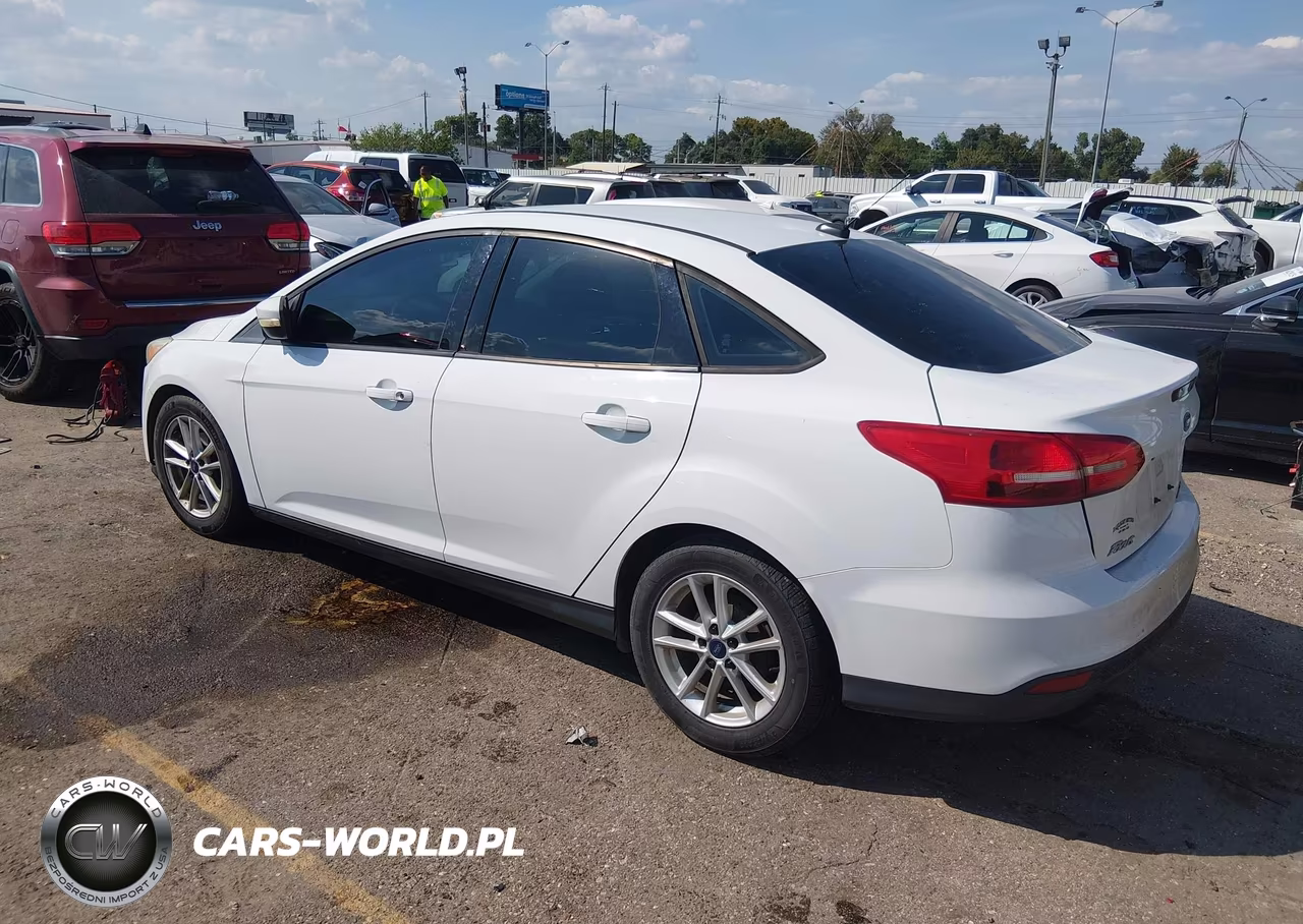 2016 Ford Focus Se VIN:1FADP3F24GL346302 - 3