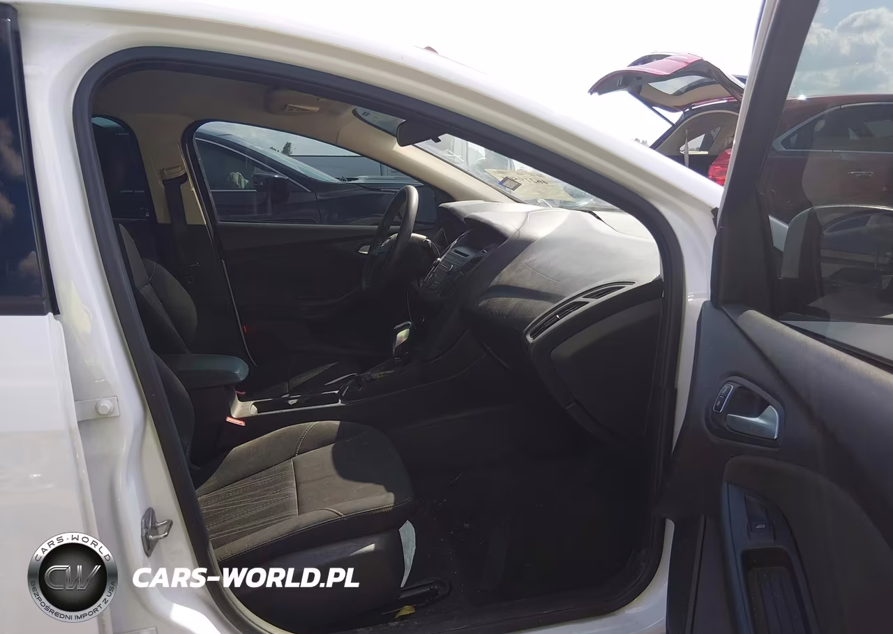 2016 Ford Focus Se VIN:1FADP3F24GL346302 - 5