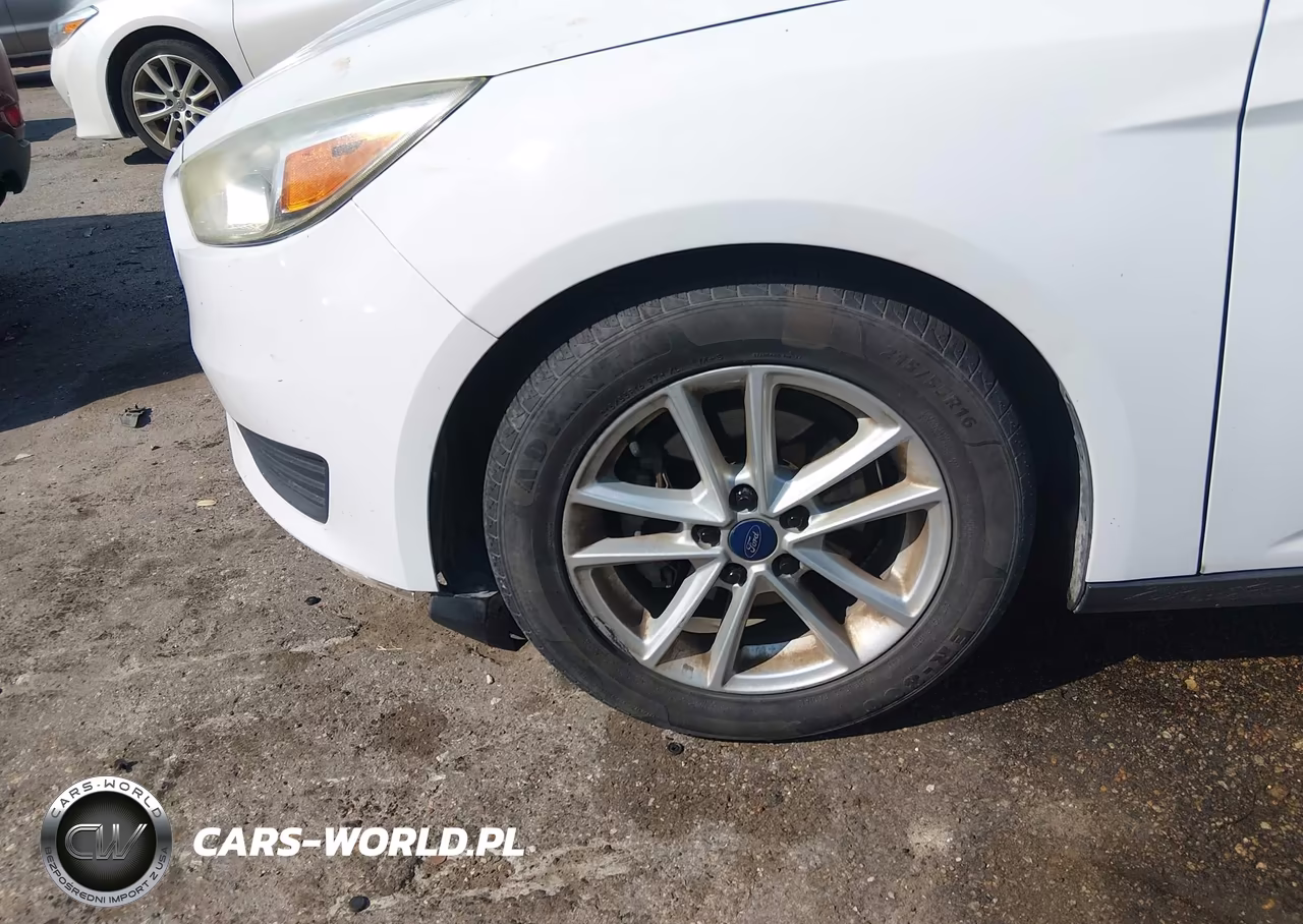 2016 Ford Focus Se VIN:1FADP3F24GL346302 - 6