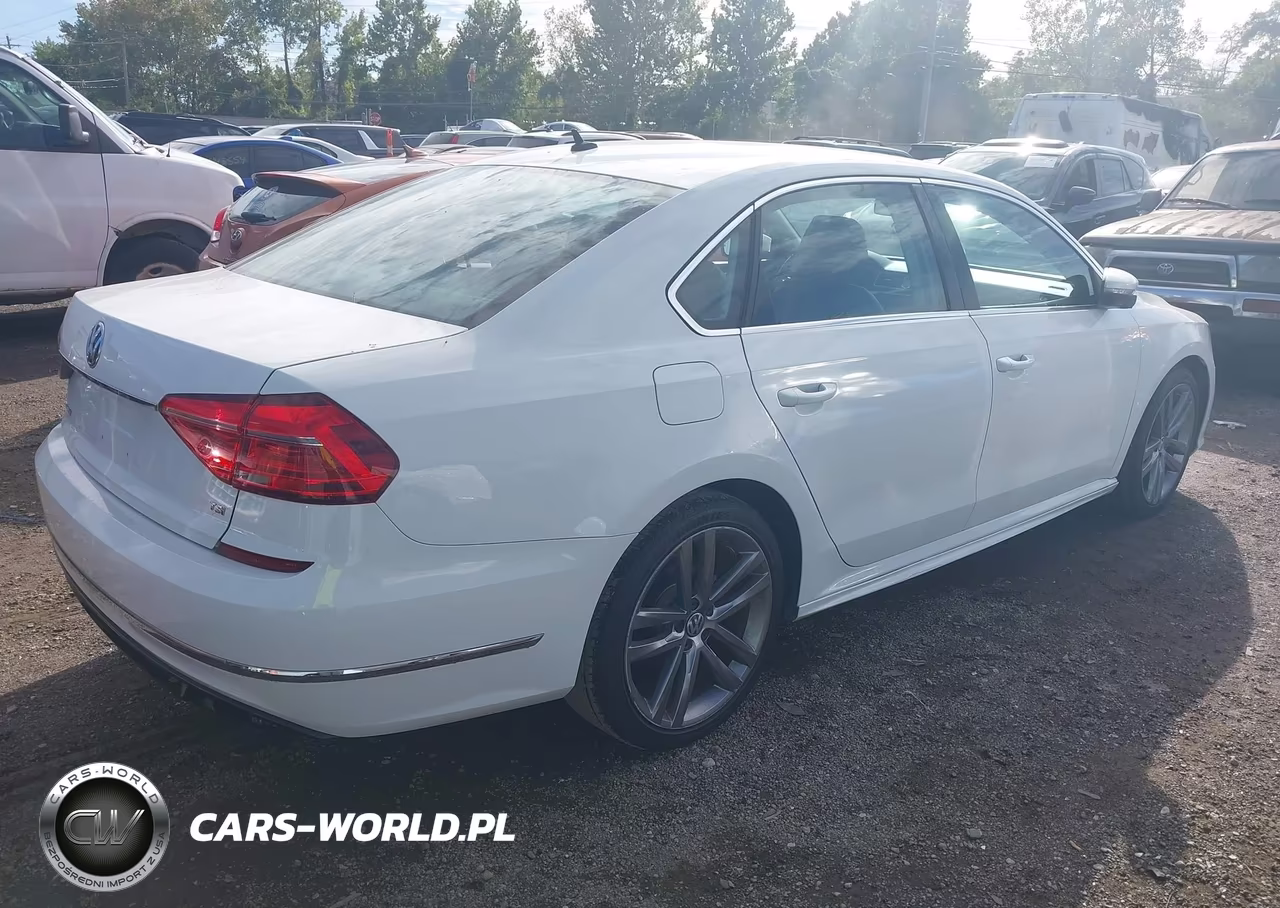 2016 Volkswagen Passat 1.8T R-Line VIN:1VWAT7A33GC063225 - 4
