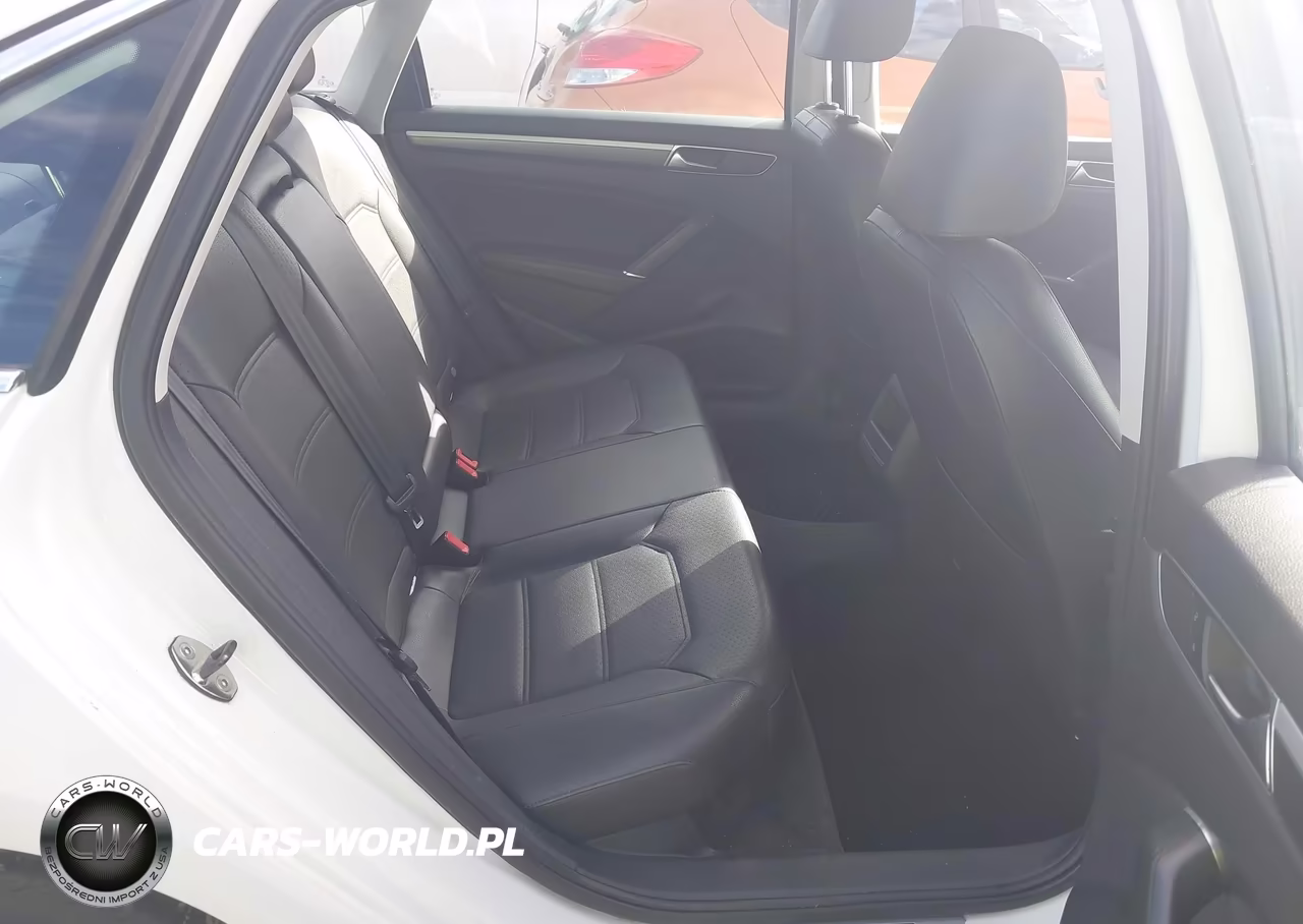 2016 Volkswagen Passat 1.8T R-Line VIN:1VWAT7A33GC063225 - 8