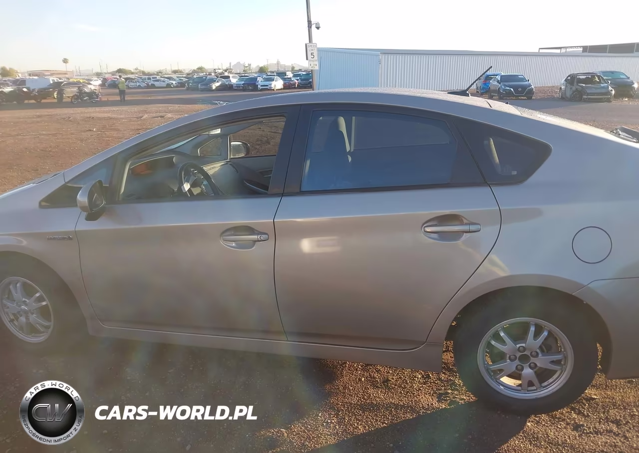 2011 Toyota Prius Two VIN:JTDKN3DU4B1448411 - 14