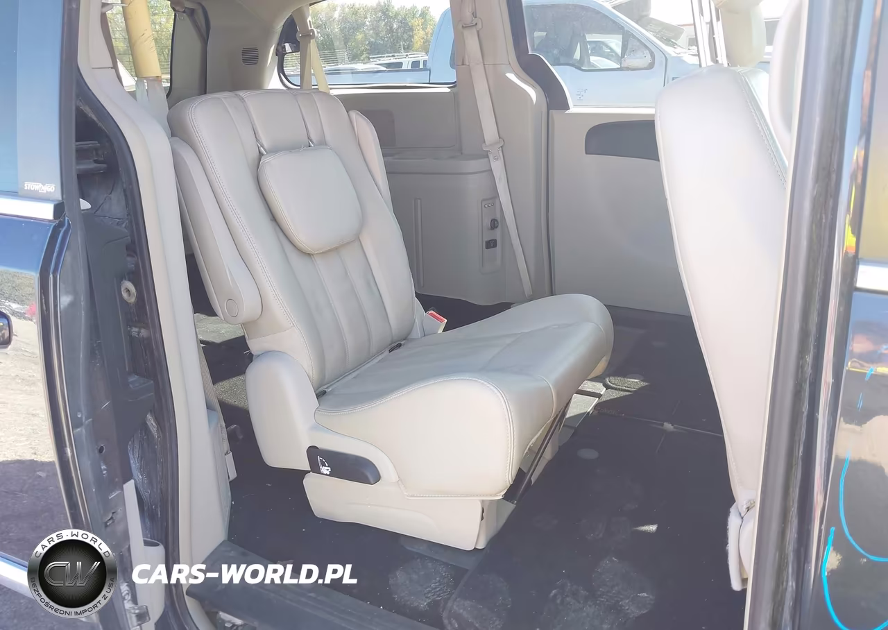 2013 Chrysler Town & Country Touring VIN:2C4RC1BG6DR604405 - 8