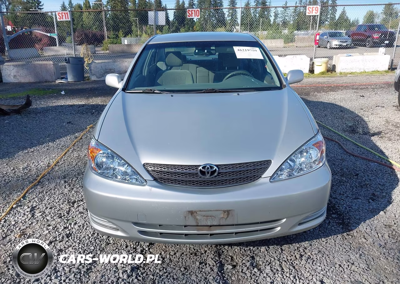 2002 Toyota Camry Le VIN:JTDBE32KX20135032 - 11