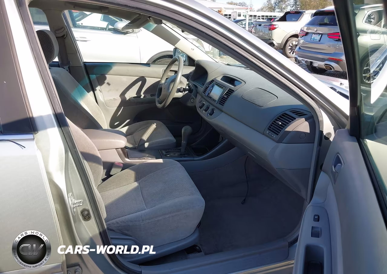 2002 Toyota Camry Le VIN:JTDBE32KX20135032 - 16