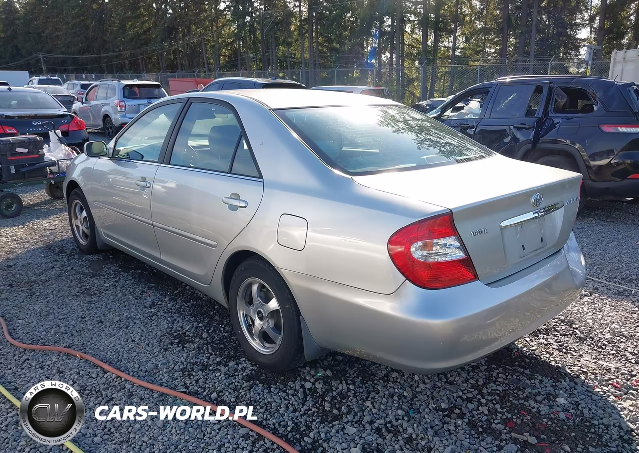 2002 Toyota Camry Le VIN:JTDBE32KX20135032 - 3