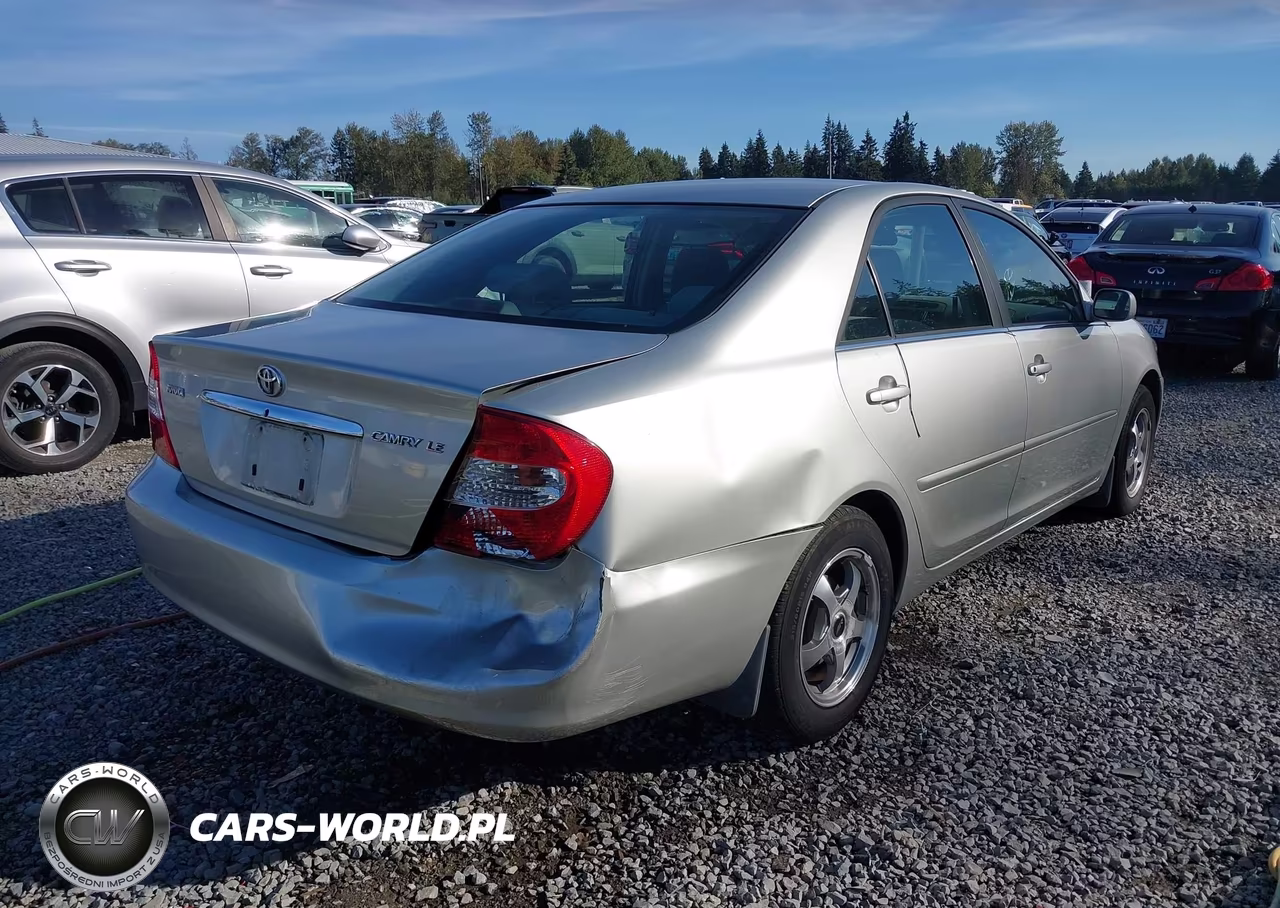 2002 Toyota Camry Le VIN:JTDBE32KX20135032 - 4