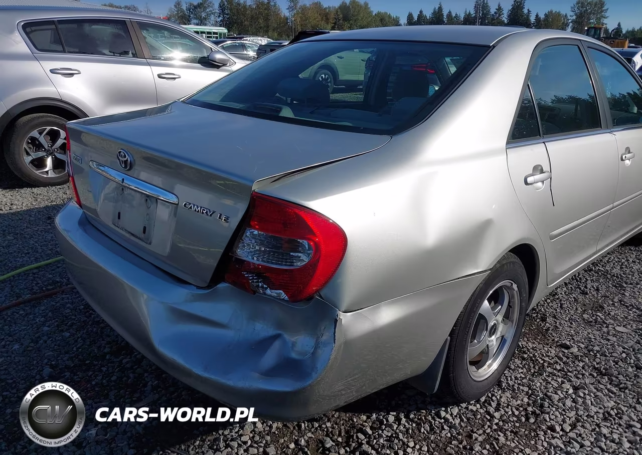 2002 Toyota Camry Le VIN:JTDBE32KX20135032 - 6