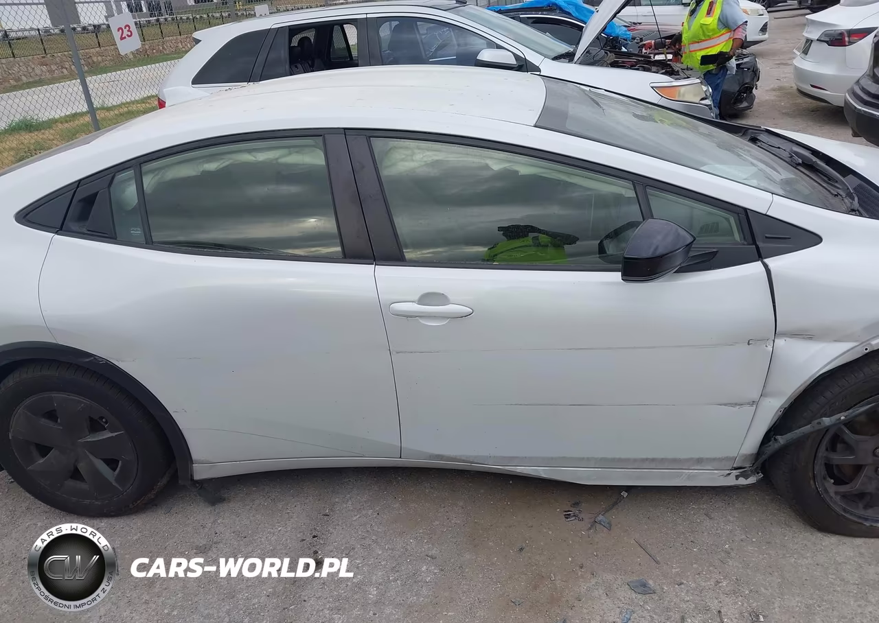2024 Toyota Prius Le VIN:JTDACAAU4R3018838 - 13