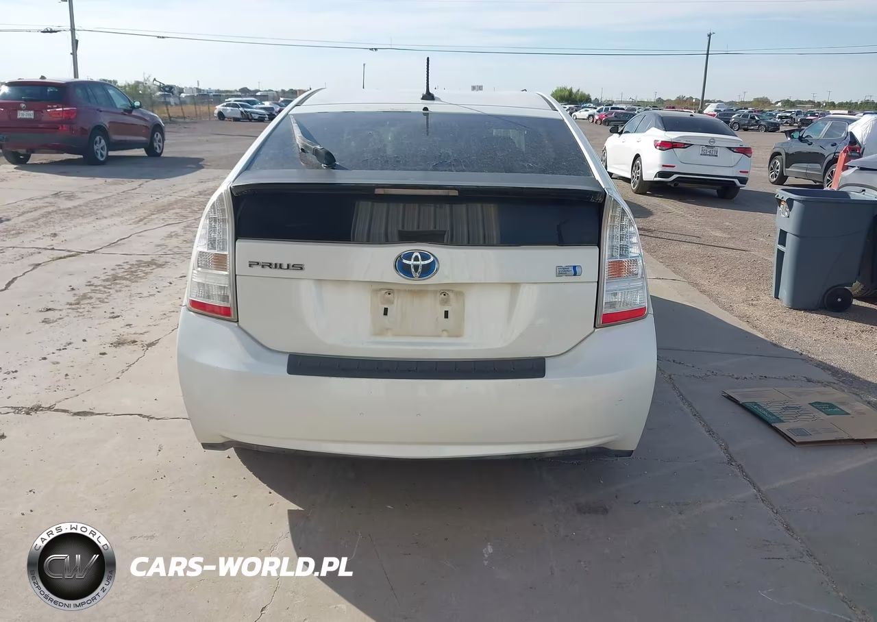 2011 Toyota Prius Two VIN:JTDKN3DU8B1422510 - 16