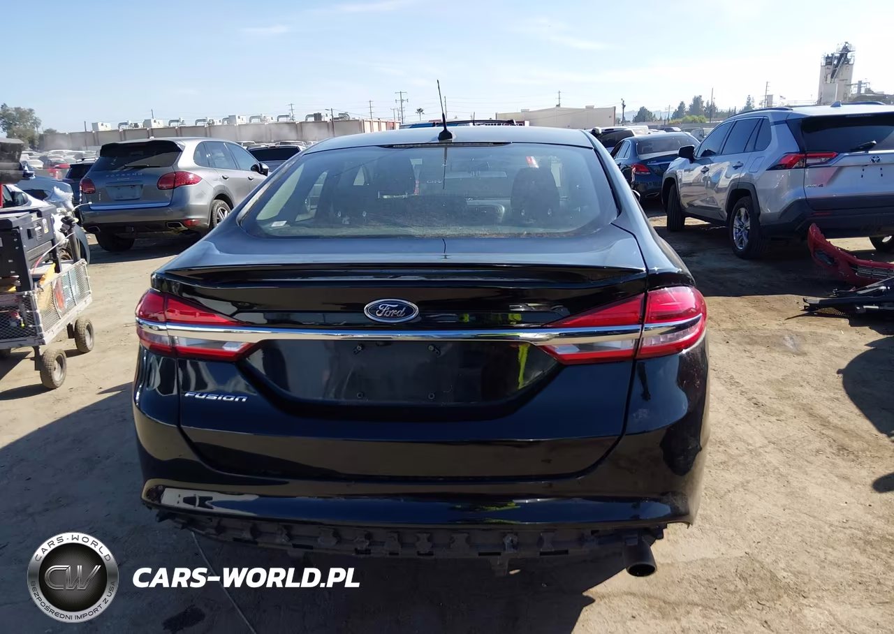 2018 Ford Fusion S VIN:3FA6P0G79JR195239 - 17
