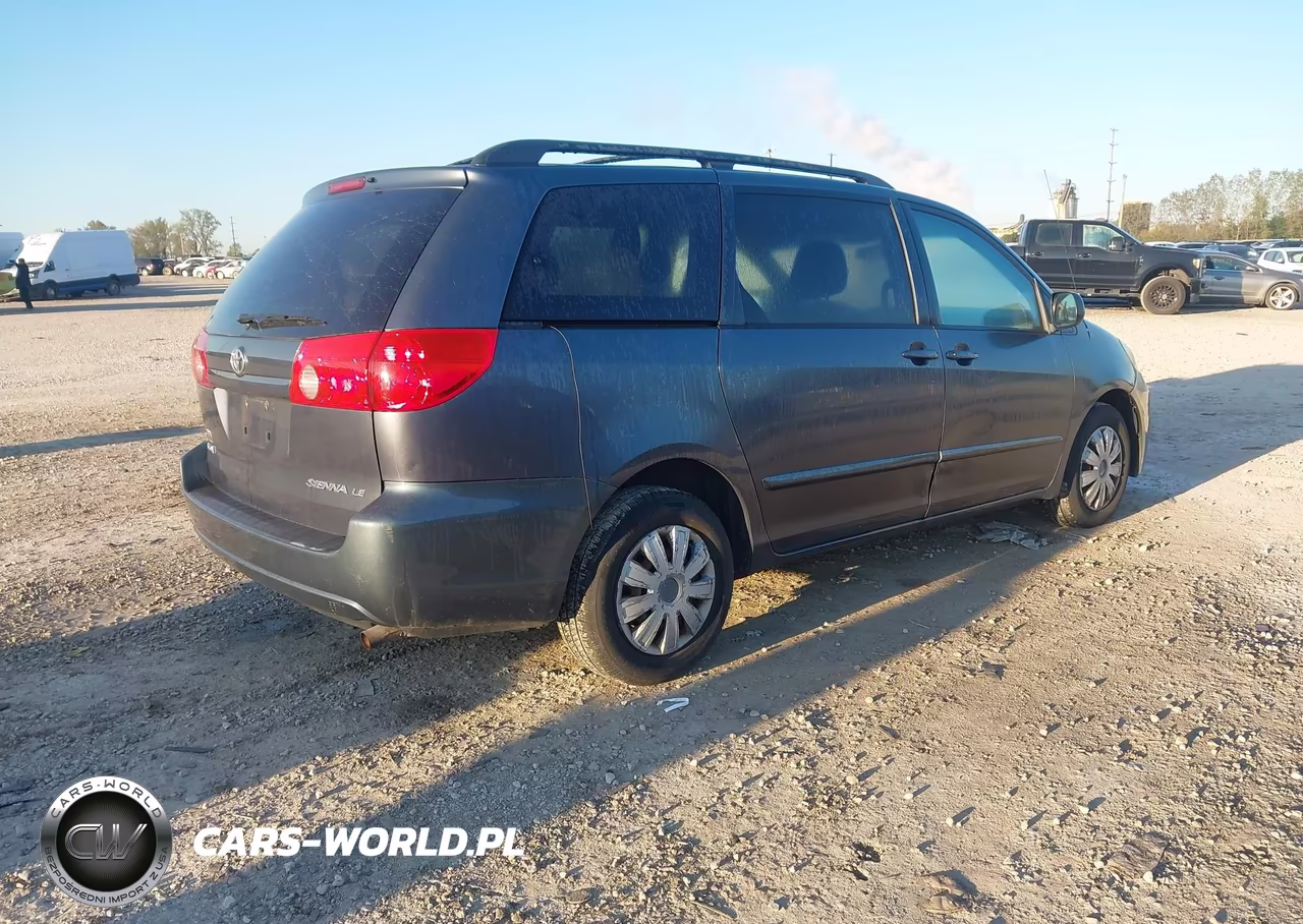 2010 Toyota Sienna Le VIN:5TDKK4CC0AS342367 - 4