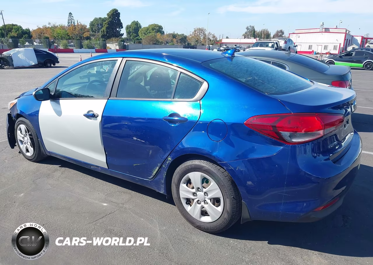 2018 Kia Forte Lx VIN:3KPFK4A79JE260106 - 3