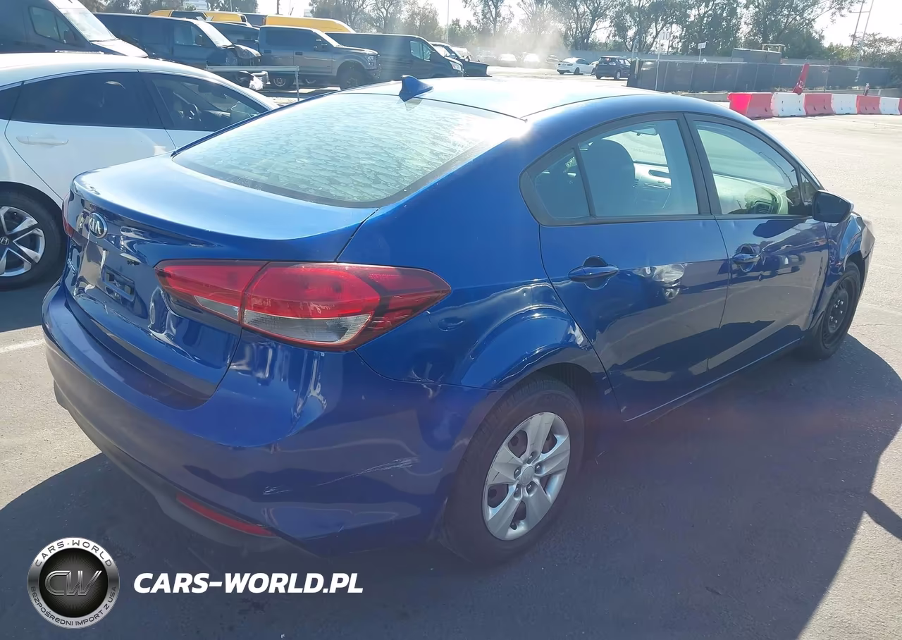 2018 Kia Forte Lx VIN:3KPFK4A79JE260106 - 4