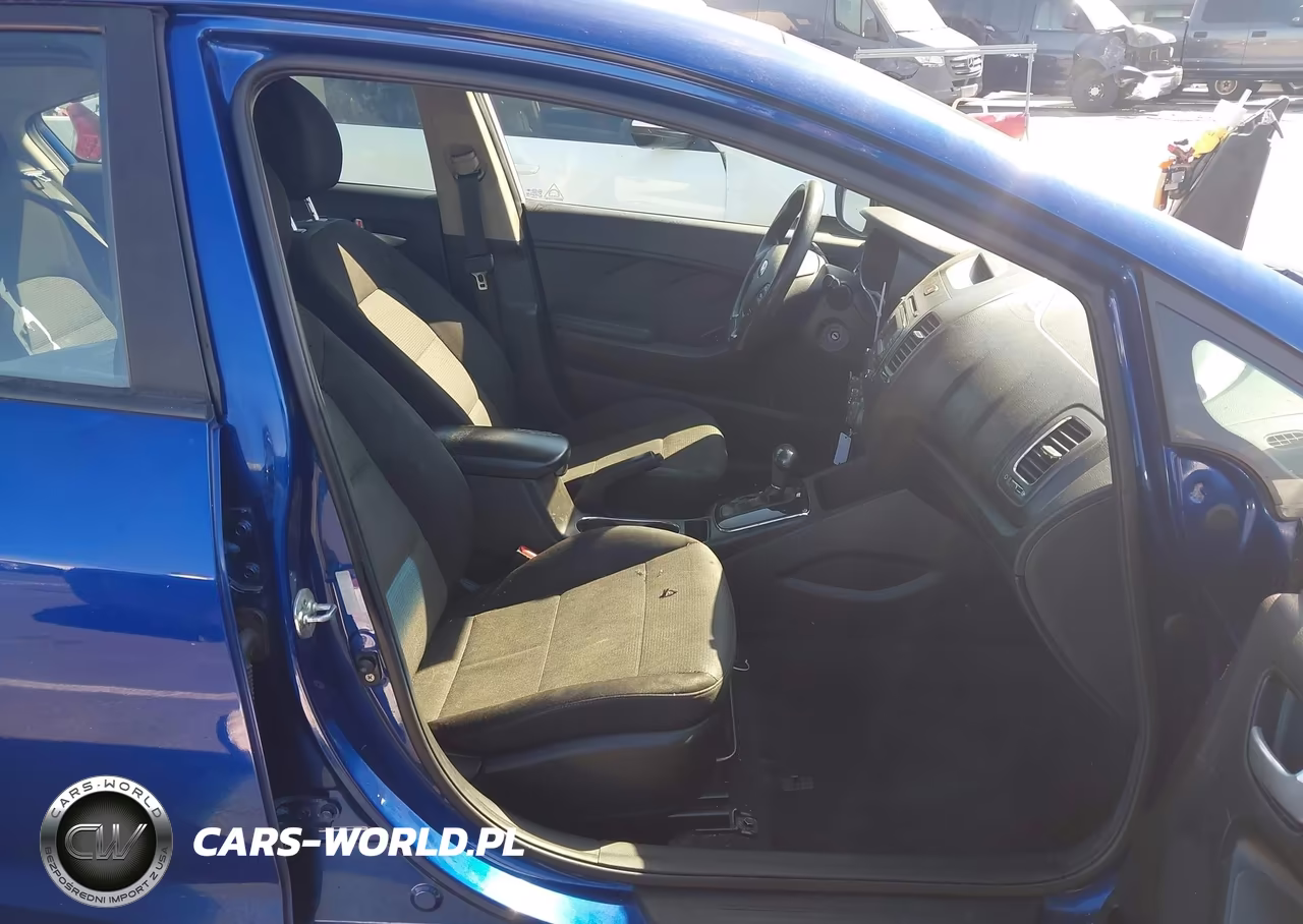 2018 Kia Forte Lx VIN:3KPFK4A79JE260106 - 5