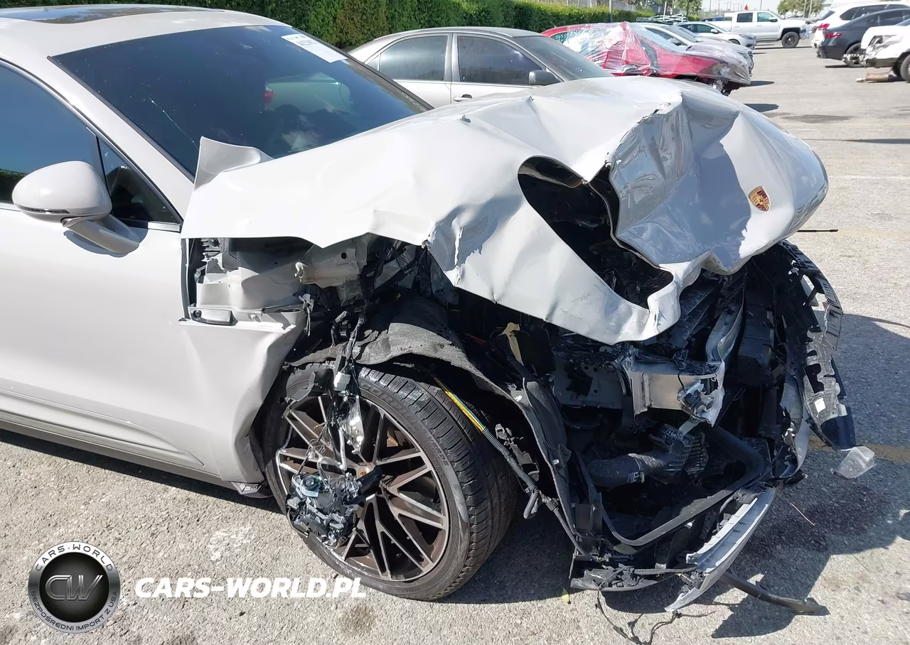 2025 Porsche Macan T VIN:WP1AA2A54SLB04093 - 12