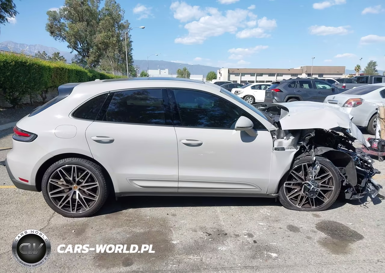 2025 Porsche Macan T VIN:WP1AA2A54SLB04093 - 16