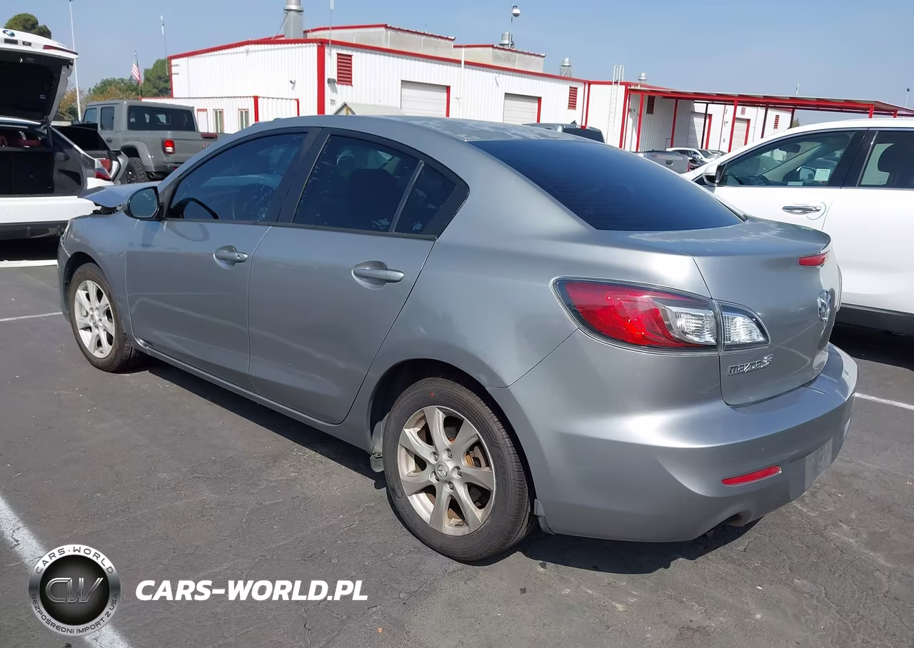 2013 Mazda Mazda3 I Sport VIN:JM1BL1UP0D1785732 - 3